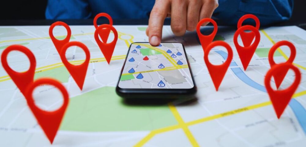 Visual guide on utilizing Google Maps to improve local business visibility and attract customers.